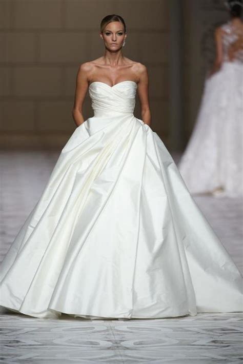 abito sposa versace|MODELLI SPOSA ATELIER VERSACE.